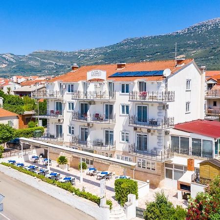 Hotel Aqua - Guest Rooms & Suites Kastela Dış mekan fotoğraf