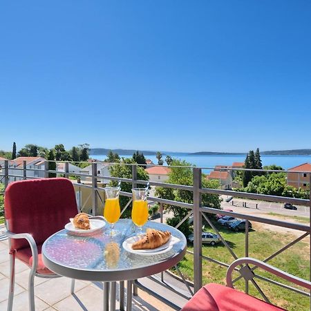 Hotel Aqua - Guest Rooms & Suites Kastela Dış mekan fotoğraf
