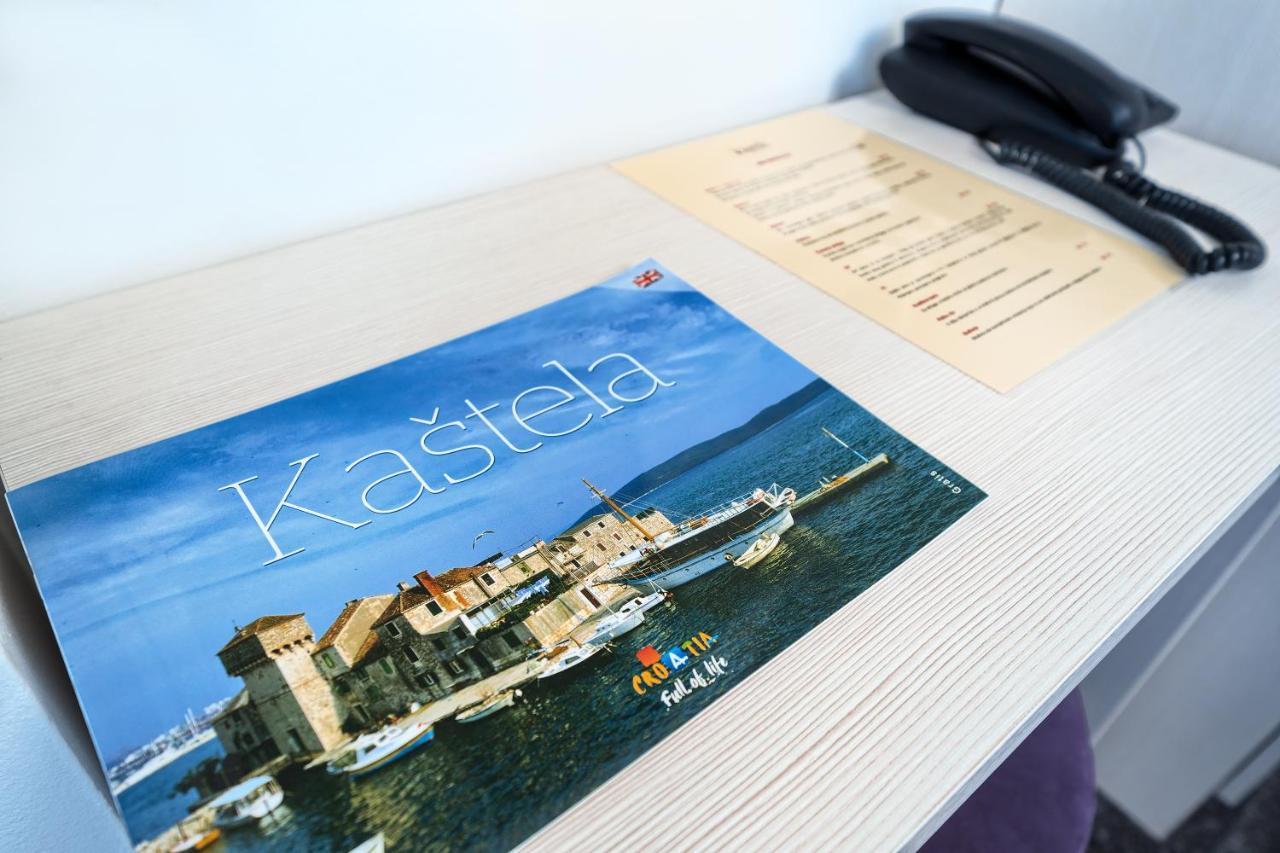 Hotel Aqua - Guest Rooms & Suites Kastela Dış mekan fotoğraf