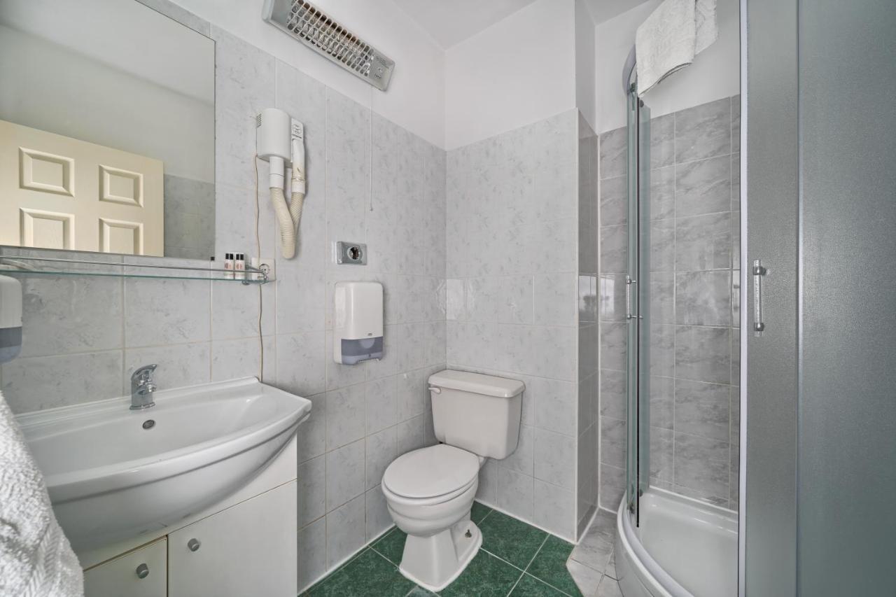 Hotel Aqua - Guest Rooms & Suites Kastela Dış mekan fotoğraf