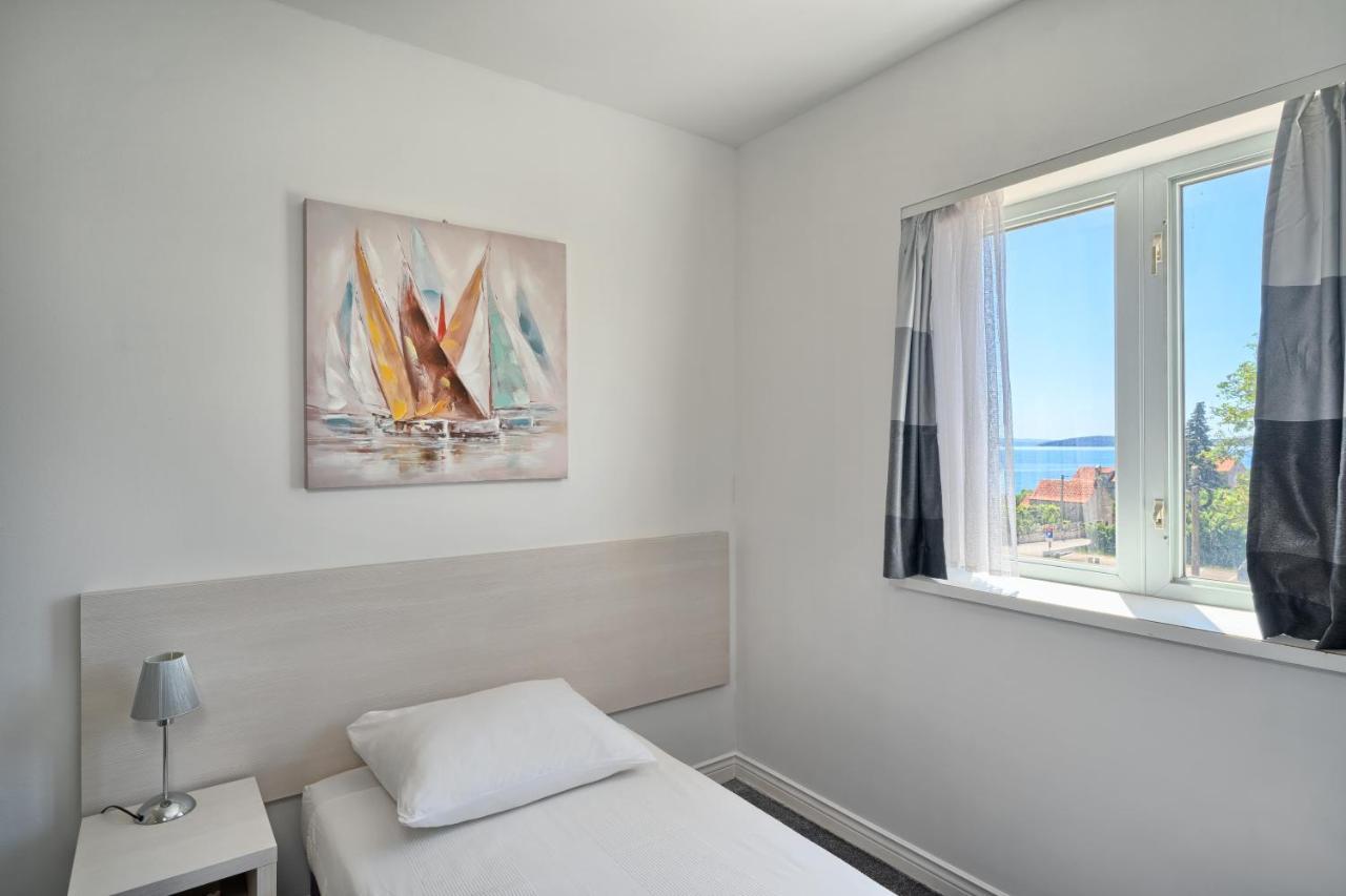 Hotel Aqua - Guest Rooms & Suites Kastela Dış mekan fotoğraf