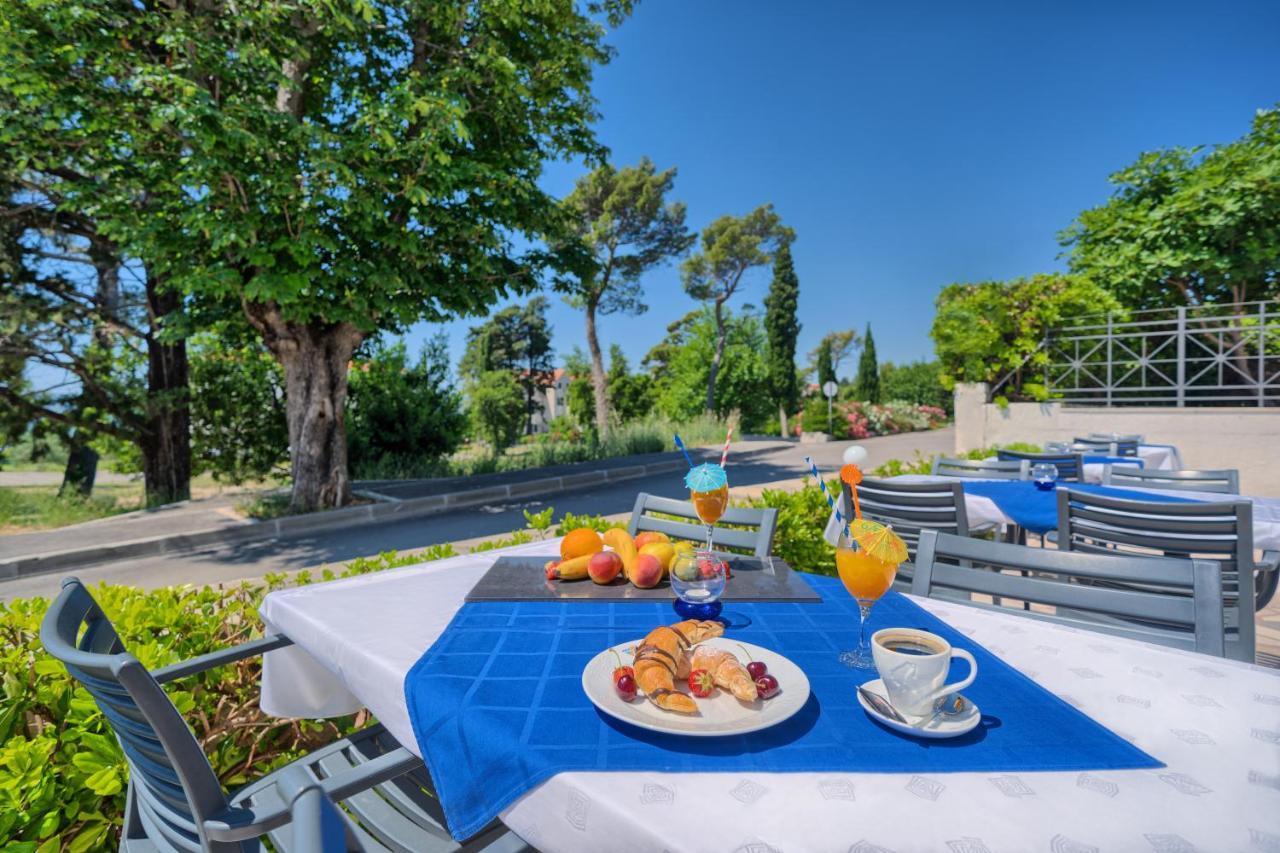Hotel Aqua - Guest Rooms & Suites Kastela Dış mekan fotoğraf