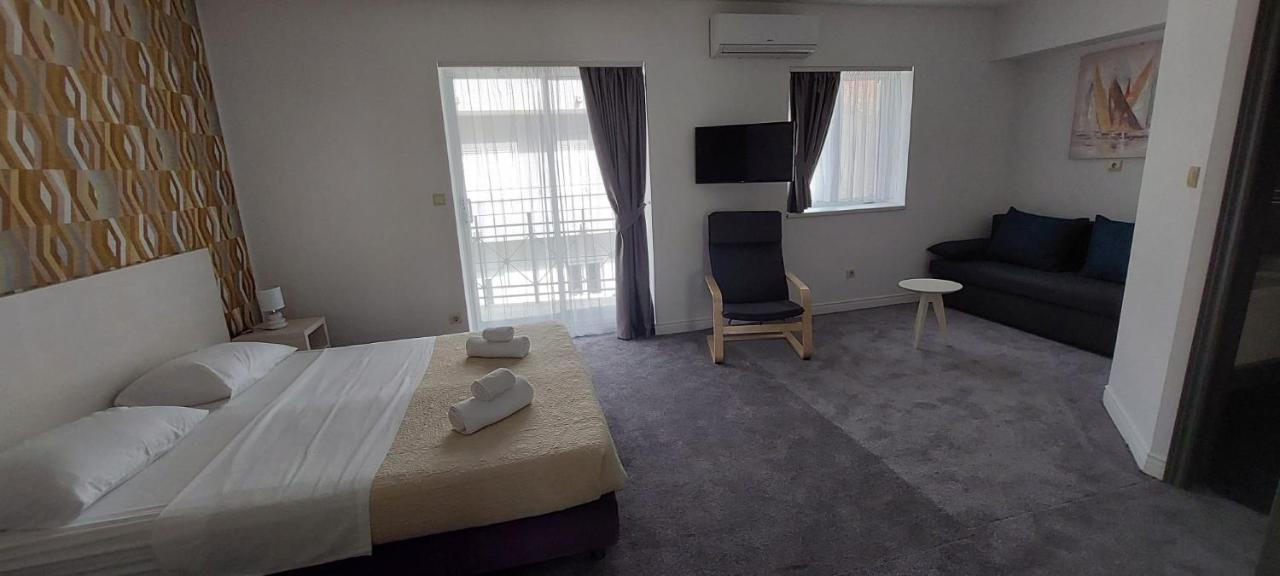 Hotel Aqua - Guest Rooms & Suites Kastela Dış mekan fotoğraf